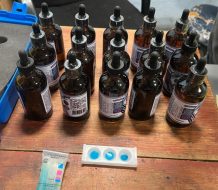 Confiscan 15 frascos de productos para el cabello llenos de cocaína líquida en el AILA