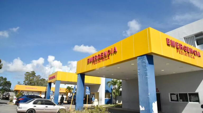 Tiroteo entre supuestos narcos deja un herido grave en hotel abandonado de Sosúa