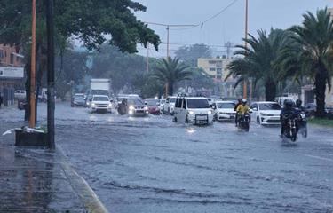 Vaguada provocará fuertes lluvias este sábado; alertan por inundaciones 
