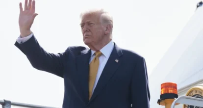 Donald Trump llega a Japón para su primer encuentro con la nueva primera ministra
