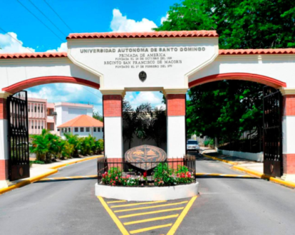 Estudiantes de la UASD entre emoción y dificultad para abordar el tren