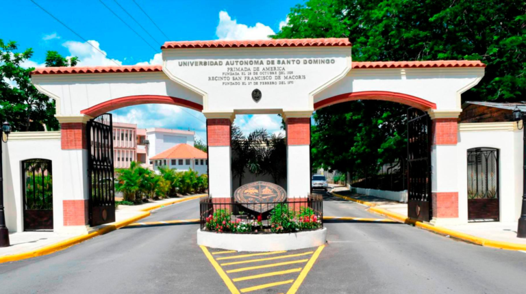 Compañeros de vigilante muerto en la UASD preparan altar en su honor