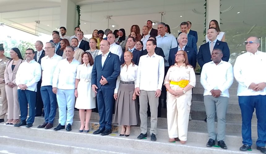 Alcaldía de Santiago reconoce a la gobernadora de Nueva York Kathy Hochul y al congresista Adriano Espaillat