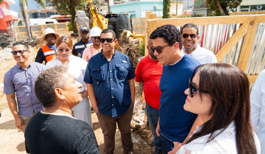 Ministro Collado supervisa avances de obras turísticas en Higüey