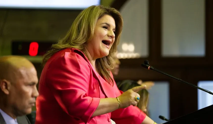 La gobernadora de Puerto Rico niega que haya maniobras militares de EE.UU. en Vieques