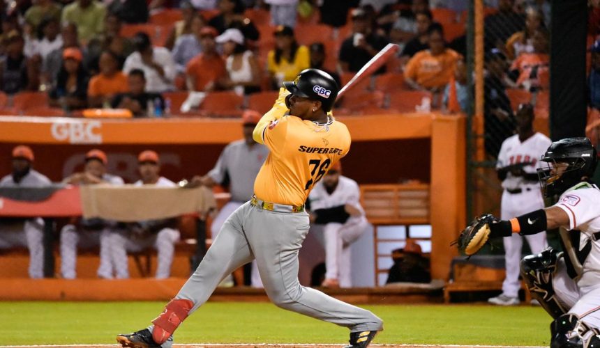 Águilas se imponen ante Toros con tres impulsadas de Clase y los Rodríguez