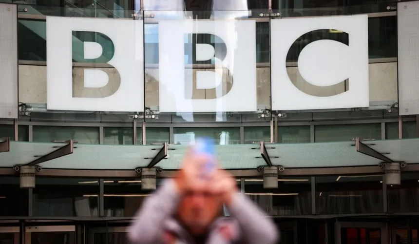 La BBC se disculpa ante Trump un día antes de que expire su ultimátum