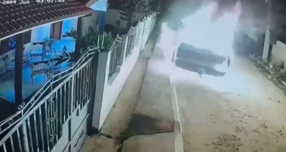 Hombre incendia camioneta en Montecristi