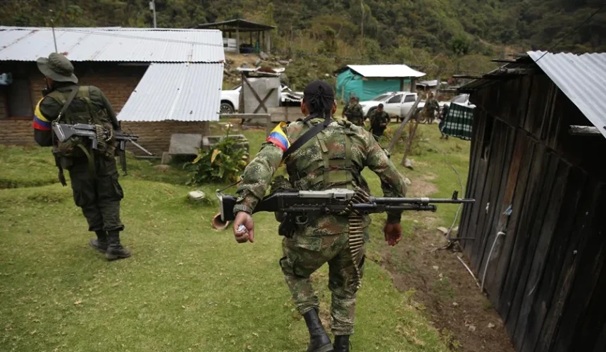 El reclutamiento de menores por grupos armados en Colombia aumentó un 300 % en cinco años