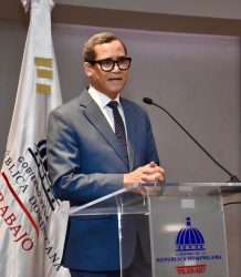 Ministro de Trabajo afirma reforma del Código Laboral se hará sin tocar la cesantía