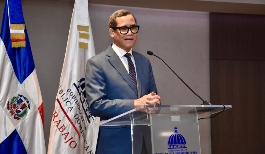 Ministro de Trabajo afirma reforma del Código Laboral se hará sin tocar la cesantía