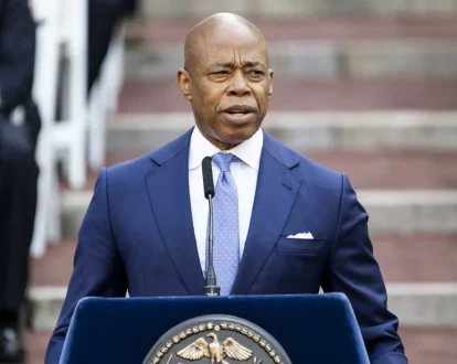 Eric Adams felicita a Zohran Mamdani tras su victoria como nuevo alcalde de Nueva York