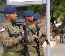 Interior y Policía reporta 97 detenidos y amplio decomiso tras operativo en San Cristóbal