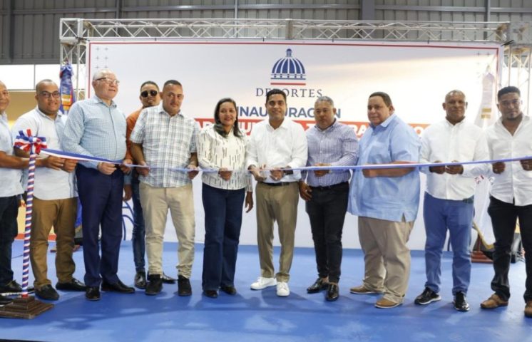 Gobierno inaugura nuevas instalaciones deportivas en Salinas, Peravia, y Tábara Abajo, en Azua