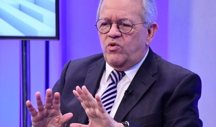 El Dr. Humberto Salazar afirma que “la política y la farándula son lo mismo”