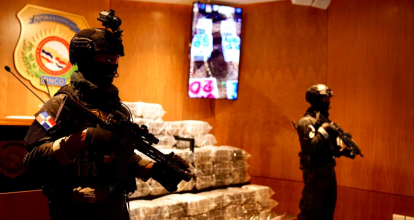 Confiscan cargamento de 484 paquetes de presunta cocaína en Pedernales