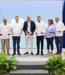 Presidente Abinader inaugura naves industriales en zona franca de San Juan