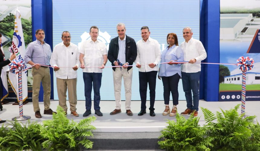 Presidente Abinader inaugura naves industriales en zona franca de San Juan