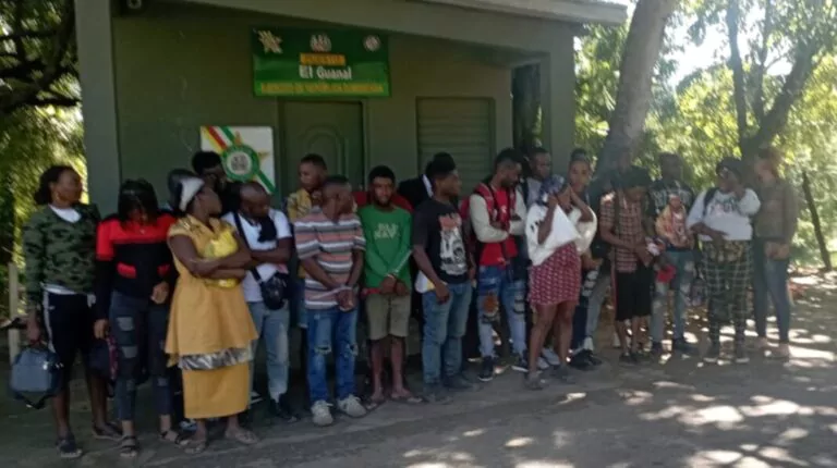 Ejército detiene a 21 haitianos indocumentados en zona rural de Santiago Rodríguez