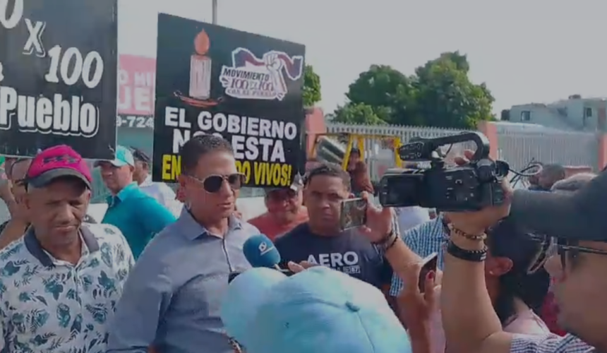 Choferes de rutas de concho protestan por mal estado de carreteras en Matanza, Santiago