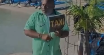 Choferes protagonizan acalorada disputa por turistas en el muelle de Bayahíbe