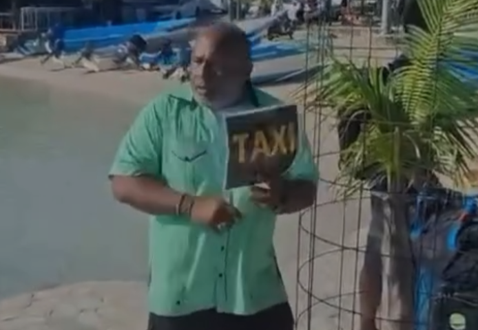 Choferes protagonizan acalorada disputa por turistas en el muelle de Bayahíbe