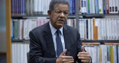 Leonel Fernández critica sistema de respaldo energético del Metro durante apagón nacional