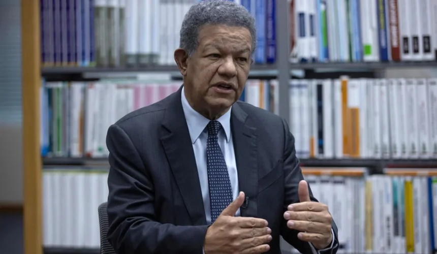 Leonel Fernández critica sistema de respaldo energético del Metro durante apagón nacional