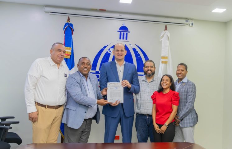 Academia Luisito Mercedes dedica torneo al director de INABIE, Adolfo Pérez