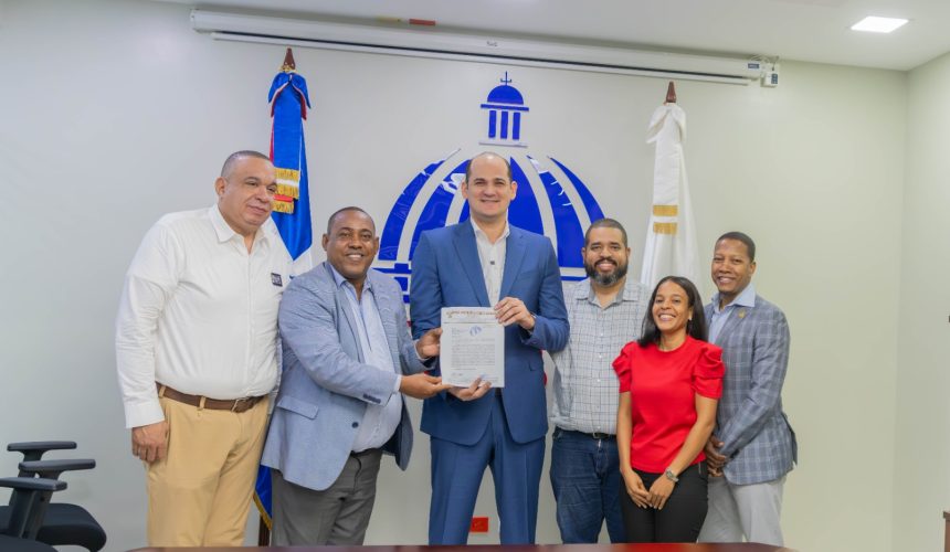 Academia Luisito Mercedes dedica torneo al director de INABIE, Adolfo Pérez