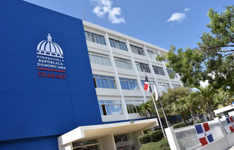 Ministerio de Trabajo reitera feriado “Día de la Constitución” se cambia para el lunes 10