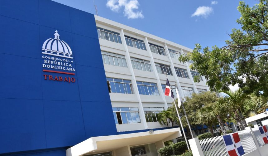 Ministerio de Trabajo reitera feriado “Día de la Constitución” se cambia para el lunes 10