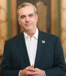 Abinader observa Ley de Residuos Sólidos; incluye plazos para eliminar fundas plásticas