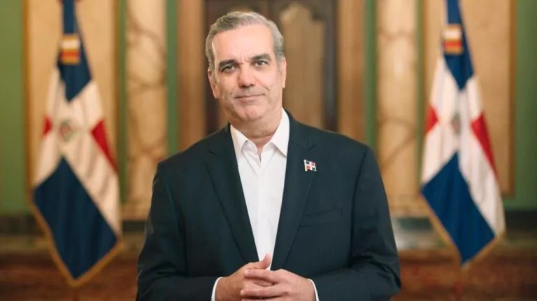 Abinader observa Ley de Residuos Sólidos; incluye plazos para eliminar fundas plásticas