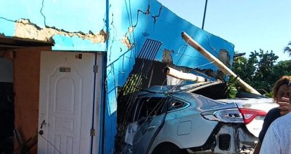 Explosión de tanque de agua causa daños a viviendas en San Pedro de Macorís