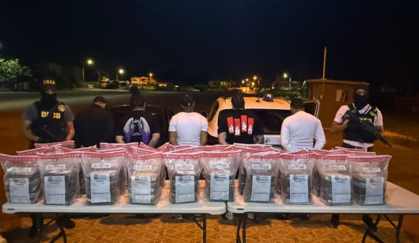 Desmantelan presunta red de narcotráfico en Azua; hay cinco personas detenidas