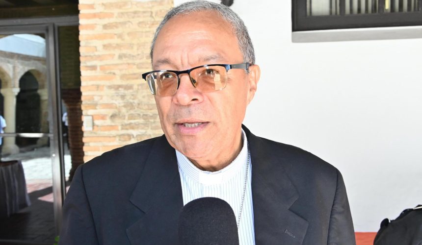 Iglesia apoya propuesta de Omar Fernández para reducir impuestos a 720 mil trabajadores