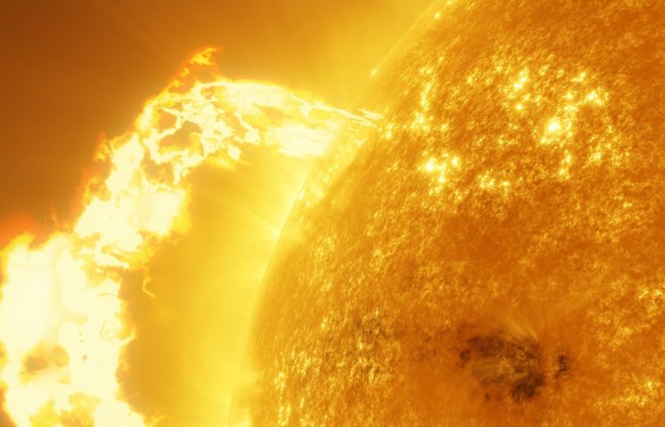 Potente llamarada solar provoca 'apagones' de radio en Europa y África