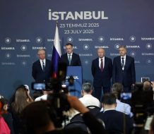 Rusia se muestra dispuesta a reanudar las negociaciones con Ucrania en Estambul