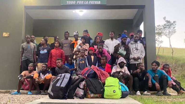 Ejército detiene a 34 migrantes haitianos que intentaban cruzar la frontera por Dajabón