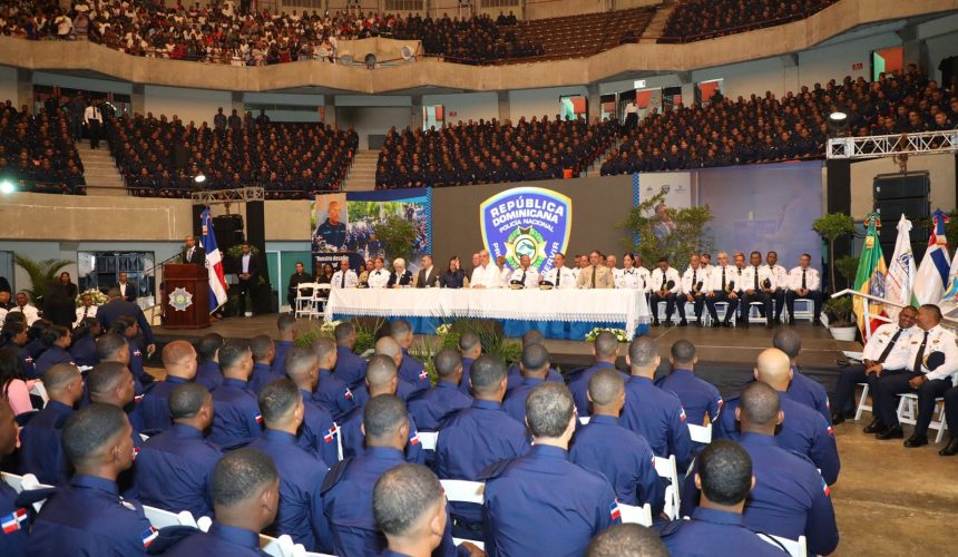 Abinader juramenta 2,421 nuevos agentes, con ello suman 6,500 policías formados en el marco de la Reforma Policial