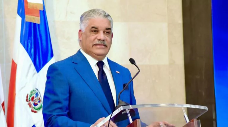 Miguel Vargas advierte deterioro del clima social por crisis económica y escándalos oficiales