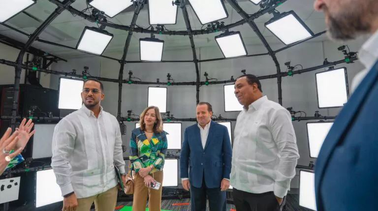 Paliza encabeza delegación que visita los Centros de Excelencia en IA de NVIDIA en Miami