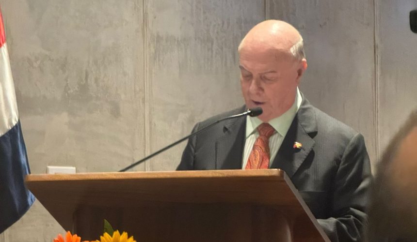 Hipólito Mejía señala en Costa Rica  advierte que el crimen organizado es “un huracán”