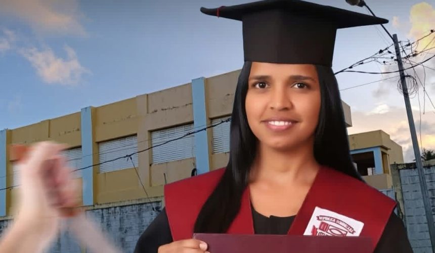 Maestra es herida con arma blanca tras intervenir en pelea de estudiantes en Sabana de la Mar