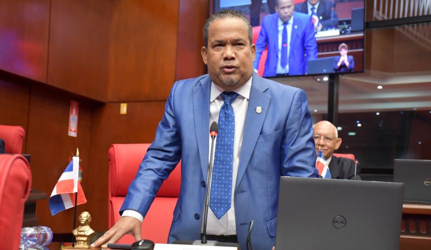 Senador Héctor Acosta destaca iniciativas legislativas y comunitarias