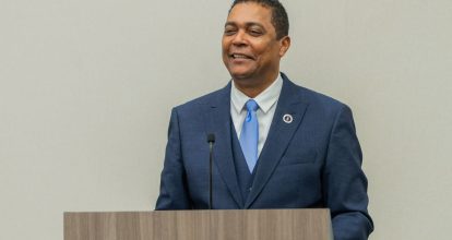 Víctor D’Aza anuncia retiro precandidatura presidencial por PRM