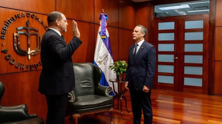 Juramentan a Rodolfo Valentín como director de la Defensa Pública