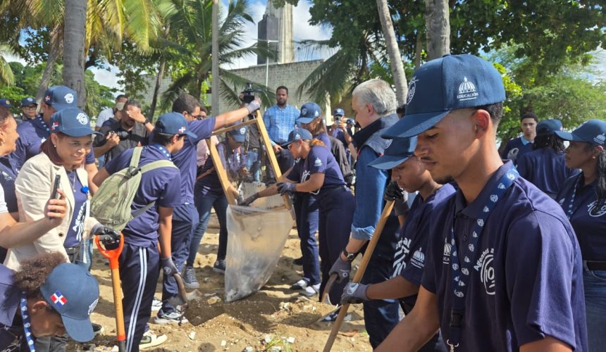 Ministro de Educación encabeza lanzamiento de la primera misión del voluntariado “Ciudadanos al 100”