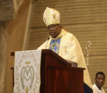 Obispo Castro Marte cataloga como “un adefesio legal” sentencia del TC 